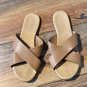 LC Lauren Conrad Brown Slide Sandals